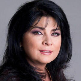 FC: Victoria Ruffo.